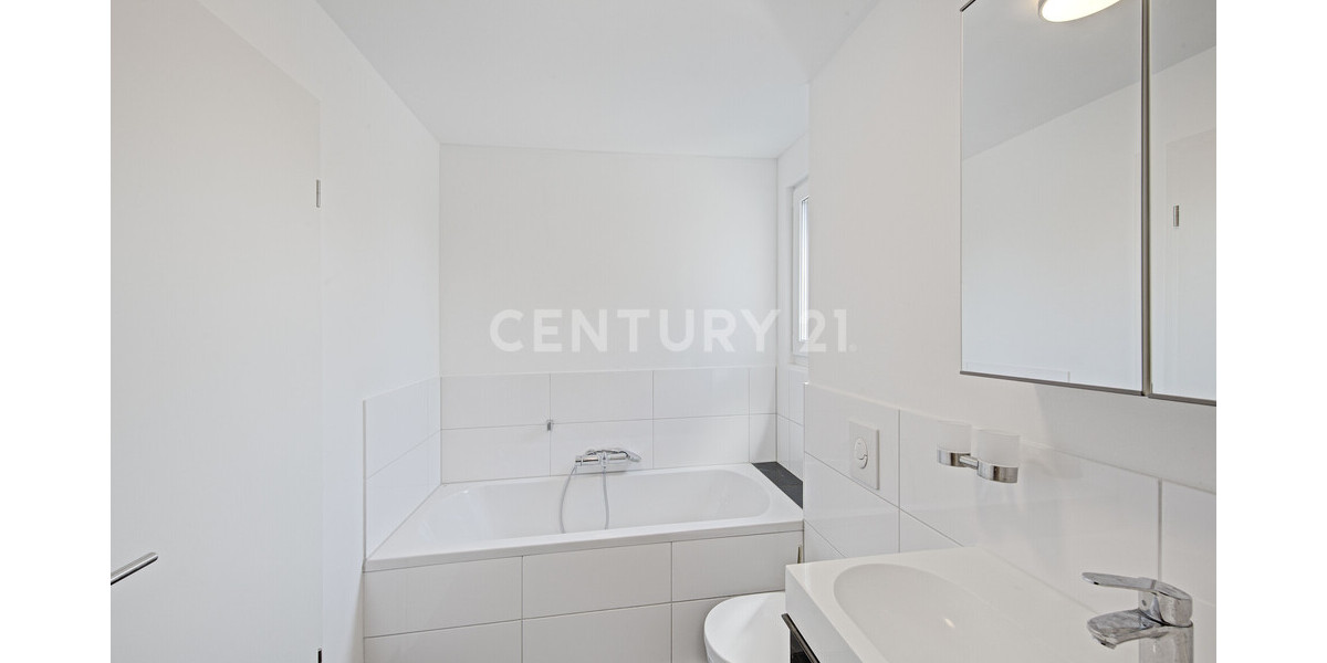 OG Tageslicht Wellnessbad mit Wanne und Dusche