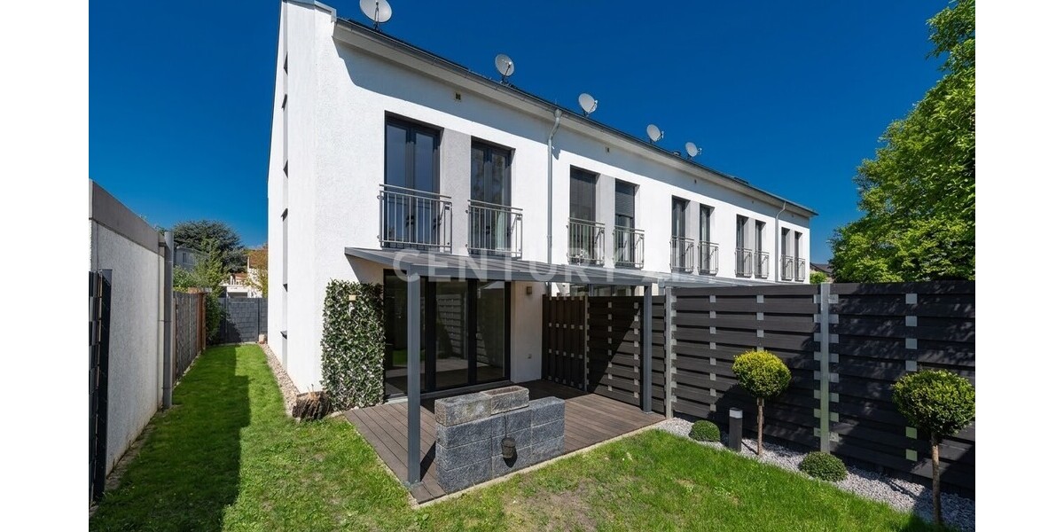 Gartenansicht Haus mit eigenem Gartenschuppen